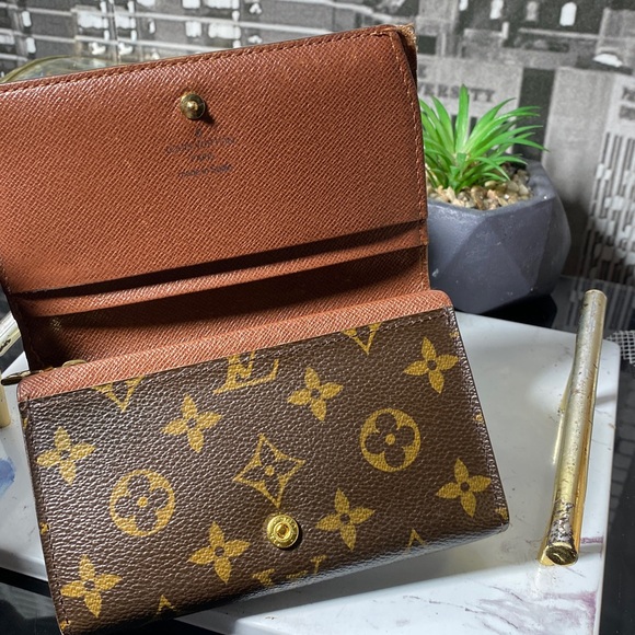 Authentic Louis Vuitton Monogram Bifold Zippy Wallet - Picture 10 of 16